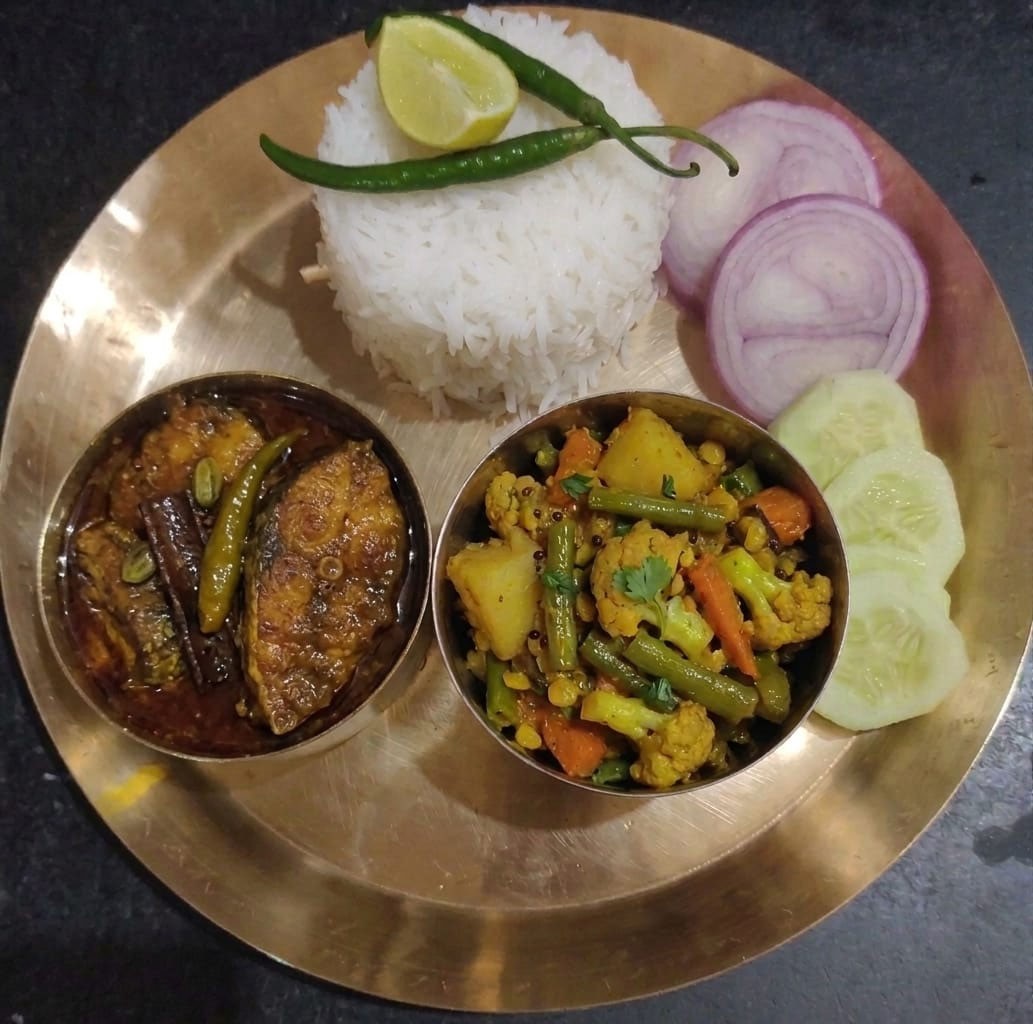 সাদা ভাত, মাছ, সবজি, ডাল
